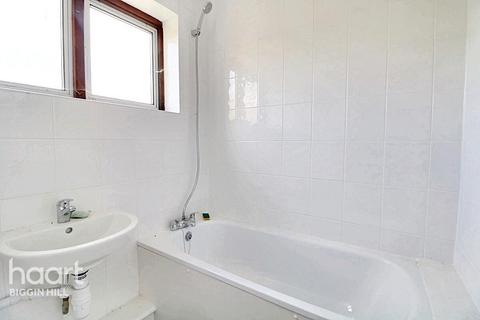 Hillingdale, Biggin Hill 3 bed end of terrace house for sale