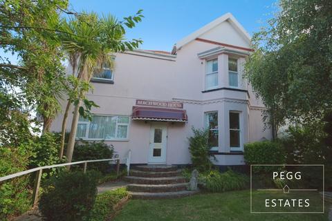 12 bedroom semi-detached house for sale