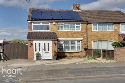 Evelyn Road, DUNSTABLE 3 bed semi