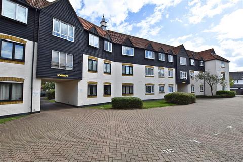 Bucklebury Heath, South Woodham Ferrers 2 bed apartment for sale