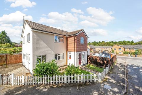 Catena Rise, Surrey GU18 4 bed detached house for sale