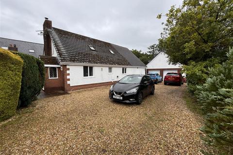 4 bedroom detached bungalow for sale