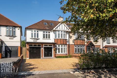 Main Road, Gidea Park, RM2 5 bed semi