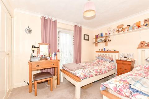 1 bedroom ground floor flat for sale