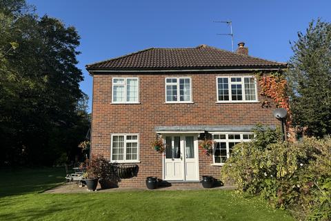 East View, Vicarage Lane, HU11 5HE 4 bed detached house for sale