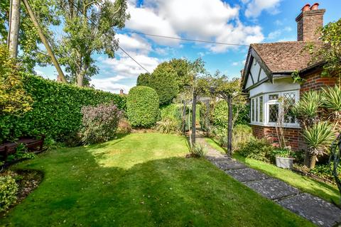Woodside Road, Amersham, Bucks, HP6 4 bed bungalow for sale