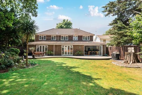 Pennington Drive, Weybridge, KT13 6 bed detached house for sale