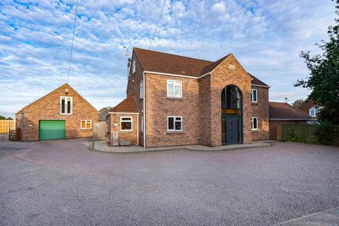 6 bedroom detached house for sale