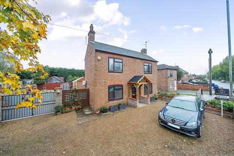 Peterborough Road, Whittlesey... 3 bed detached house for sale