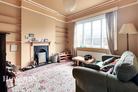Yarmouth Road, Lowestoft 4 bed detached house for sale