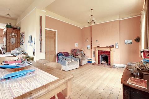 Yarmouth Road, Lowestoft 4 bed detached house for sale