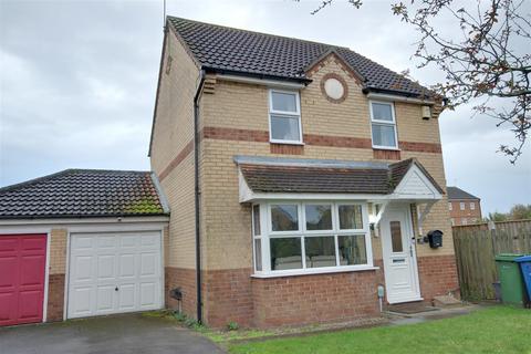 Blackburn Avenue, Brough 3 bed detached house for sale