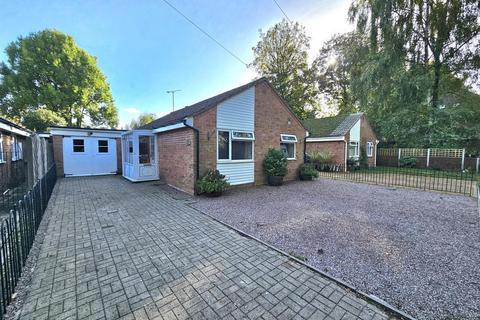 Court Road, Newent 3 bed detached bungalow for sale