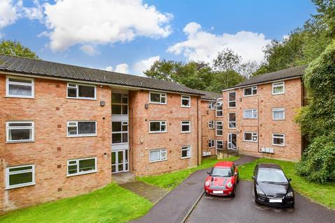 Hillside Road, Whyteleafe, Surrey 2 bed ground floor flat for sale