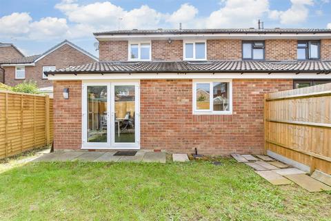 Shelley Drive, Broadbridge Heath... 3 bed semi