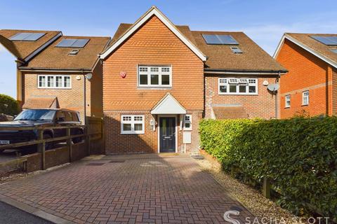 Tupwood Gardens, Caterham, CR3 4 bed semi