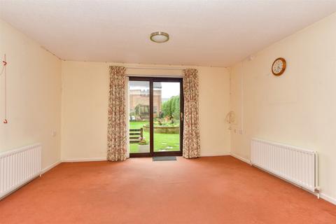 1 bedroom ground floor flat for sale