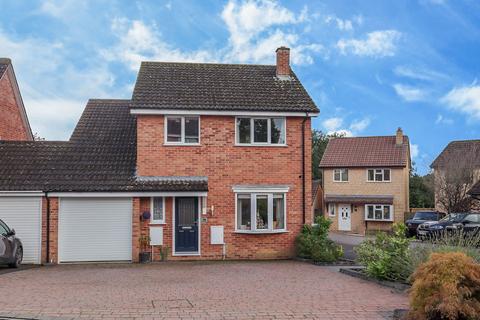 4 bedroom link detached house for sale