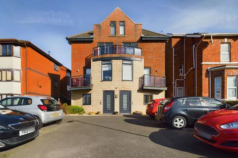Saunders Street, Southport, PR9 0HP 2 bed ground floor flat for sale