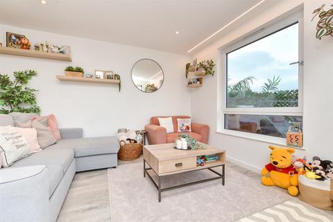 High Street, Purley, Surrey 2 bed apartment for sale