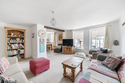High Street, Bishops Waltham... 3 bed flat for sale
