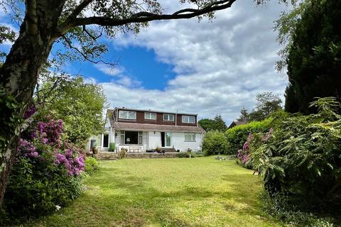 Oaks Drive, St Leonards, BH24 5 bed detached house for sale