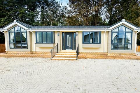 Nightingale Rise, Addlestone KT15 2 bed park home for sale