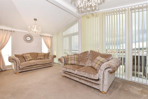 Peninsula Crescent, Hoo, Rochester, Kent 2 bed park home for sale