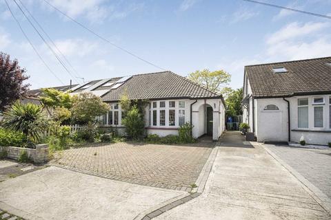 Cleveland Avenue, Hampton TW12 2 bed bungalow for sale