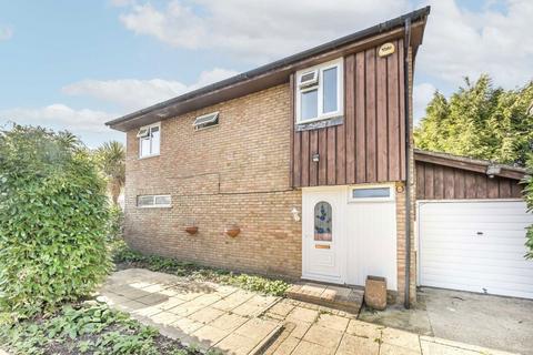 Morland Close, Hampton TW12 3 bed detached house for sale