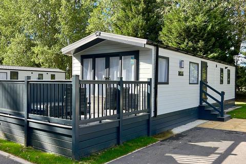 2 bedroom lodge for sale