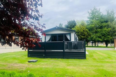 2 bedroom lodge for sale