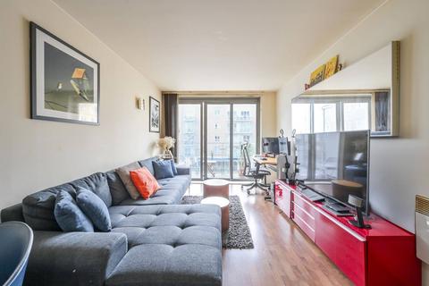 Narrow Street, Limehouse, London, E14 1 bed flat for sale