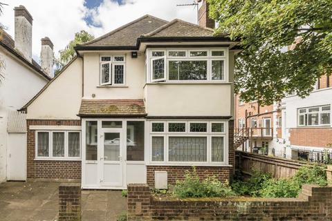 Eversley Crescent, Isleworth TW7 4 bed detached house for sale