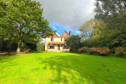 Ellenwhorne Lane, Staplecross... 5 bed detached house for sale