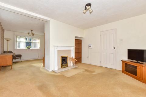 Peak Drive, Eastry, Sandwich, Kent 3 bed chalet for sale