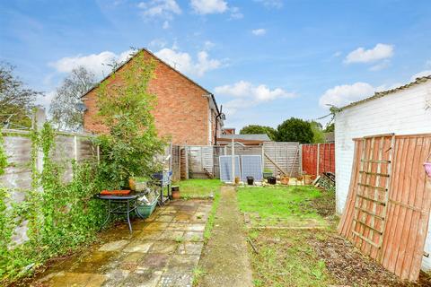 Middle Park Way, Havant, Hampshire 2 bed terraced house for sale