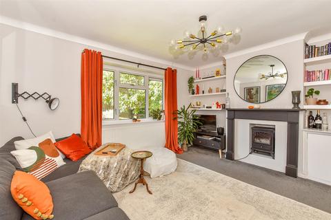 Brokes Way, Tunbridge Wells, Kent 2 bed apartment for sale