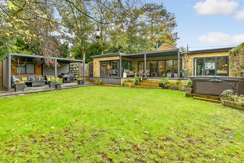 Longfield Avenue, Longfield, Kent 3 bed detached bungalow for sale