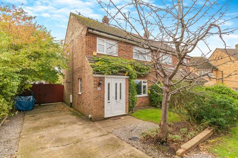 Pomeroy Close, Amersham 3 bed semi