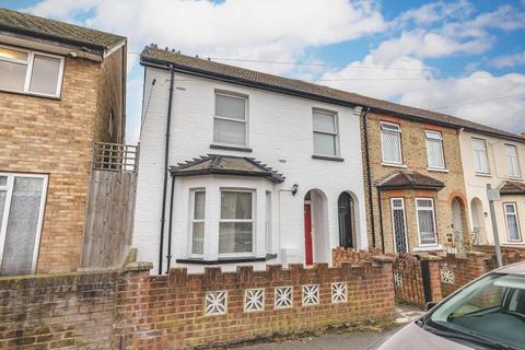 5 bedroom end of terrace house for sale