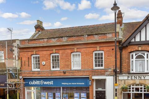 North Street, Leatherhead, Surrey 2 bed flat for sale