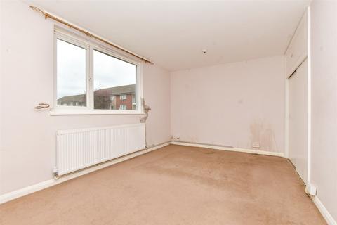 2 bedroom ground floor flat for sale