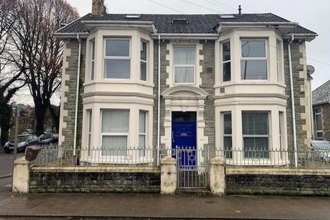 4 bedroom flat for sale