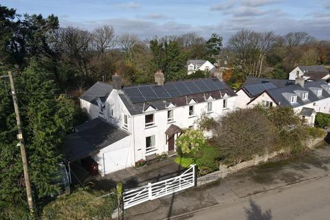 6 bedroom detached house for sale