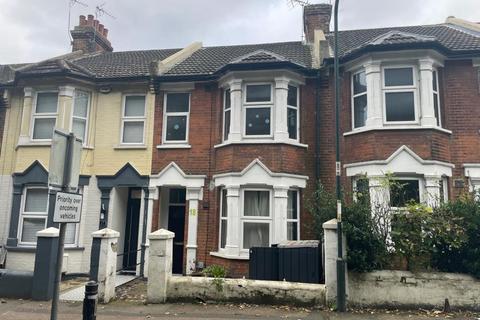 6 bedroom terraced house for sale