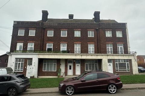 2 bedroom ground floor flat for sale