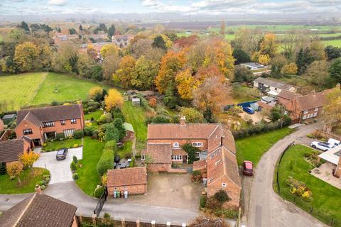 West End, Farndon, NG24 3 bed cottage for sale