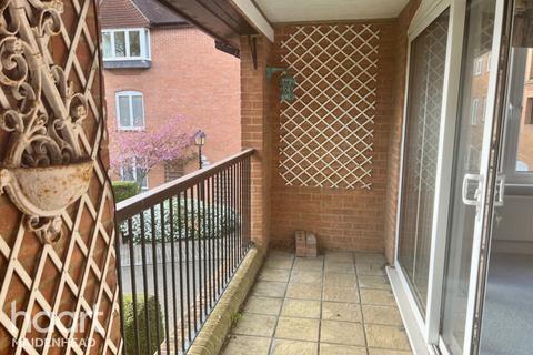 3 bedroom maisonette for sale