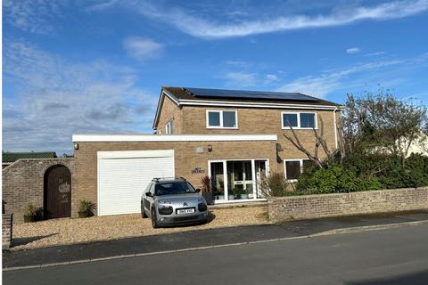 Faenol Isaf, Tywyn LL36 4 bed detached house for sale